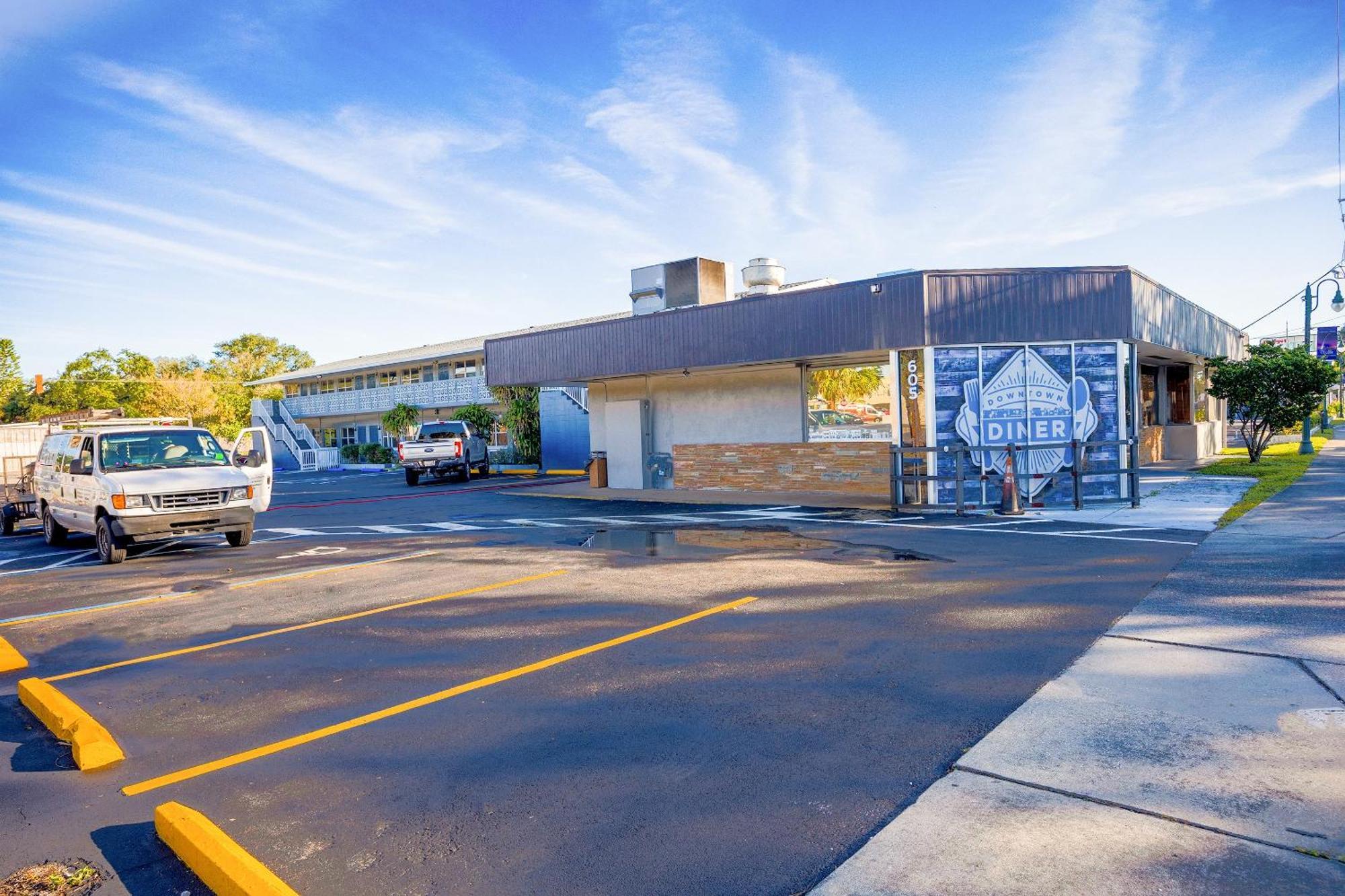 Sunrise Inn By Oyo Titusville Fl Экстерьер фото
